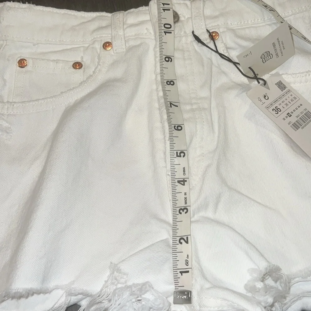 NWT Zara Hi-Rise White Distressed Denim Shorts Size 4 - Picture 10 of 14